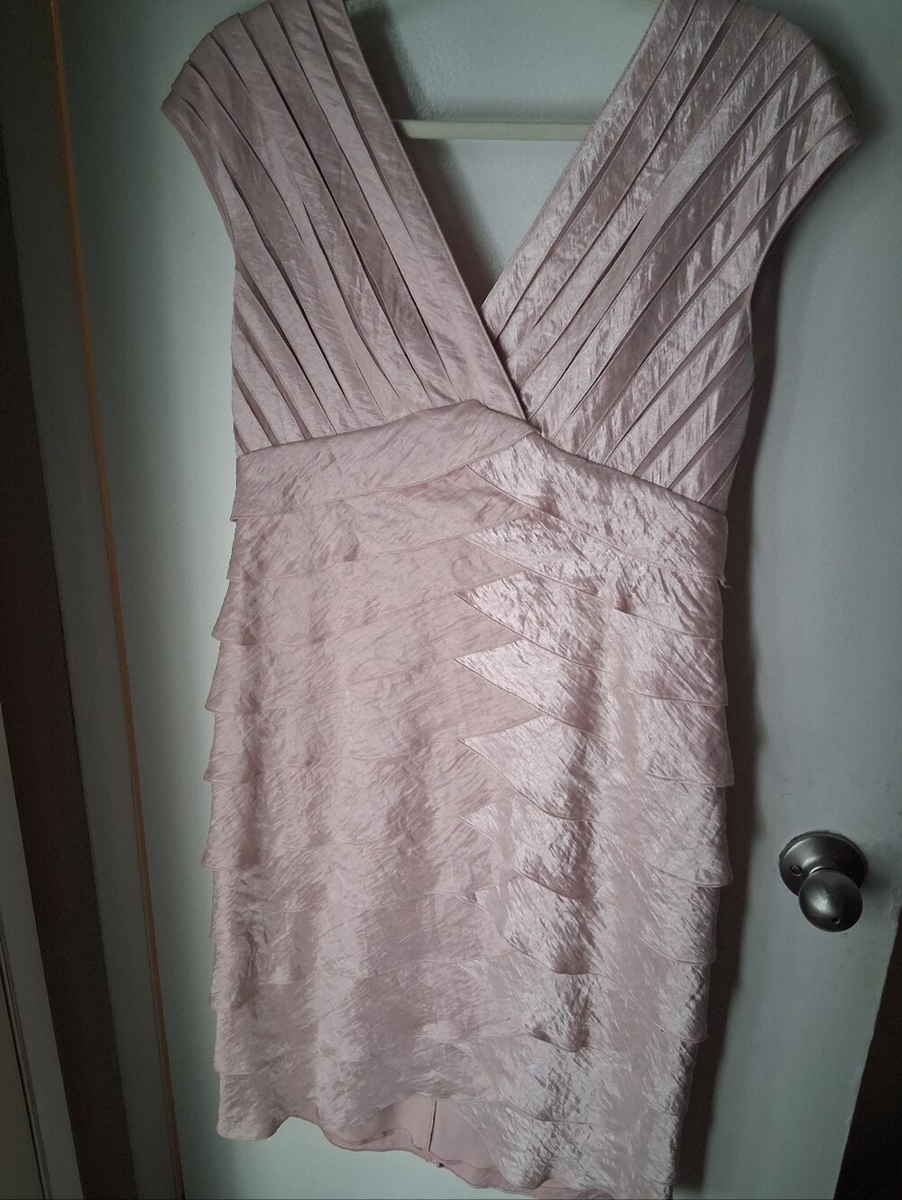 Elegant Adrianna Papell Shimmery Pink Sleeveless Dress